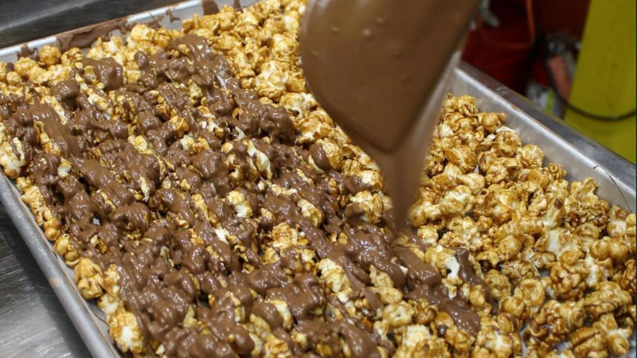 VERY LARGE 4 Gallon Tin. Perfect for large office 15+ people - Image 5